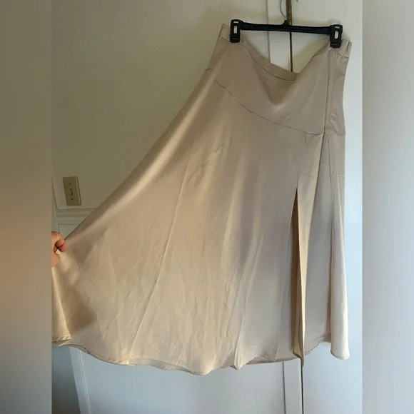 Banana Republic Cream Midi Skirt with Asymmetrical Slit size 16 - Picture 5 of 9